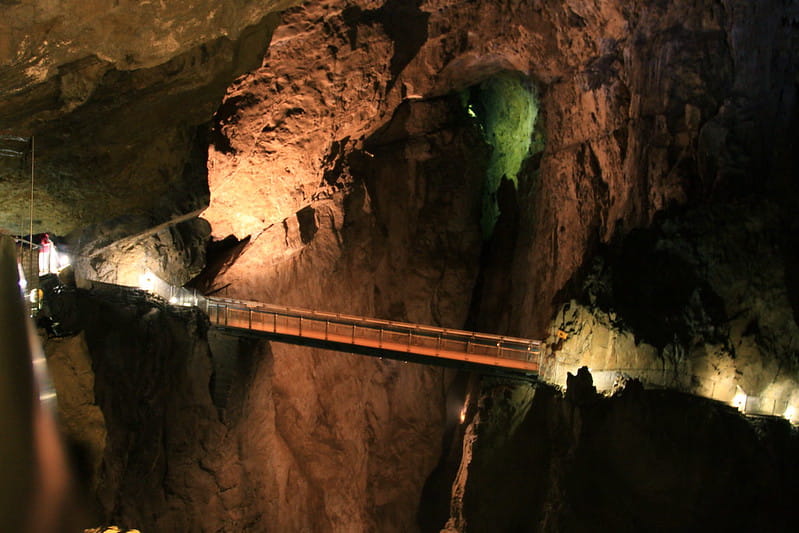 pont dans les grottes de skocjan