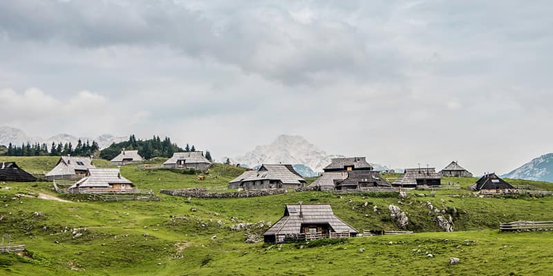 Velika Planina, le plus beau plateau alpin d’Europe 3 chalets en bois traditionnel velika planina