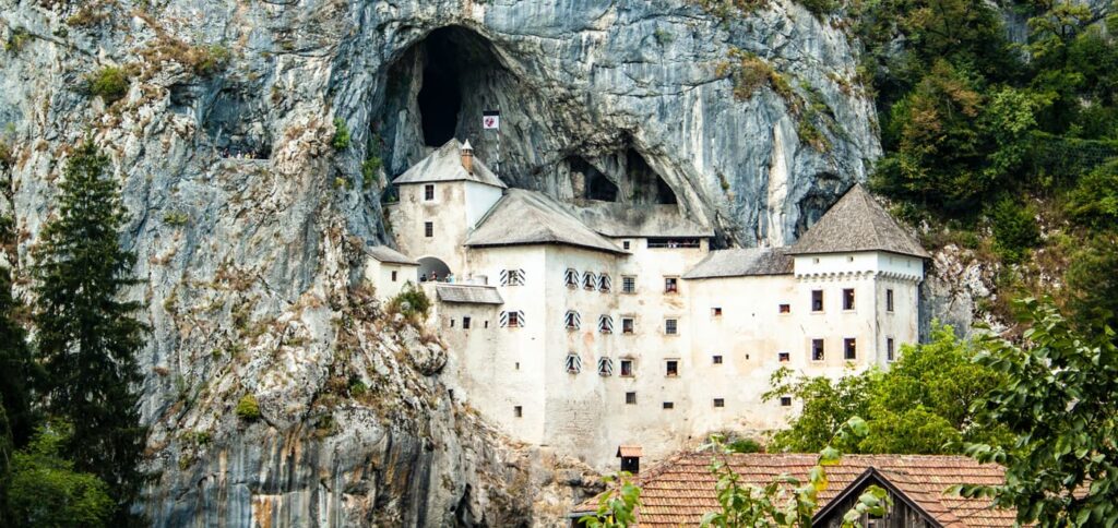 Découvrir le mystérieux château de Predjama